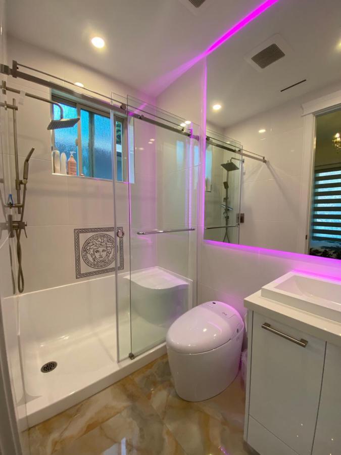 Milano Luxury Suites Ванкувер Экстерьер фото